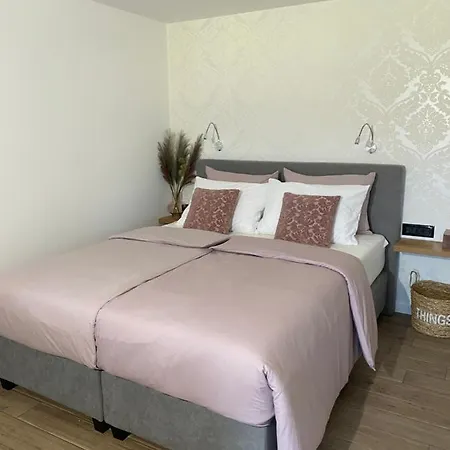 Ami's House Castle View Apartment Bled