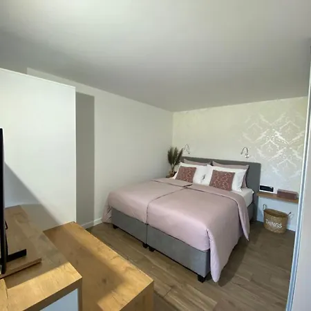 Apartment Ami's House Castle View