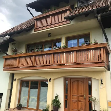 Ami's House Castle View Apartment Bled