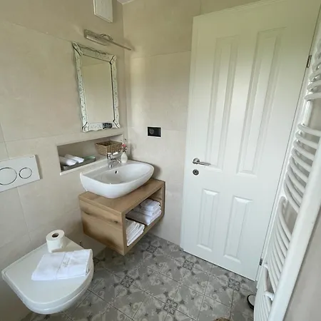 Ami's House Castle View Apartment