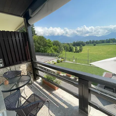 Ami's House Castle View Apartment