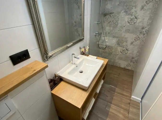 Ami's House Castle View