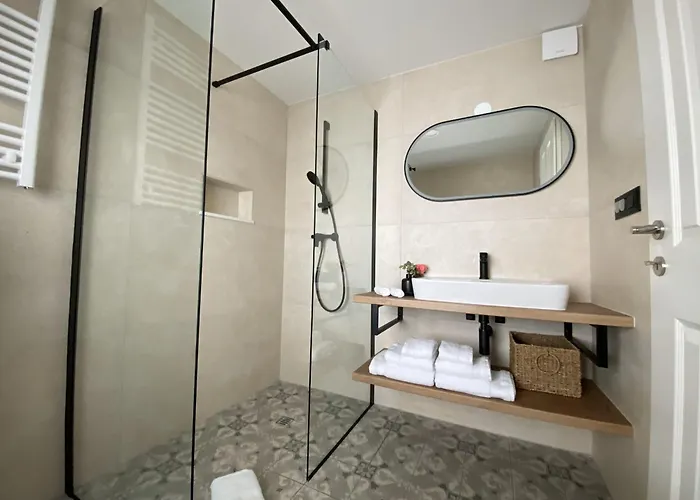 Ami's House Castle View Apartma