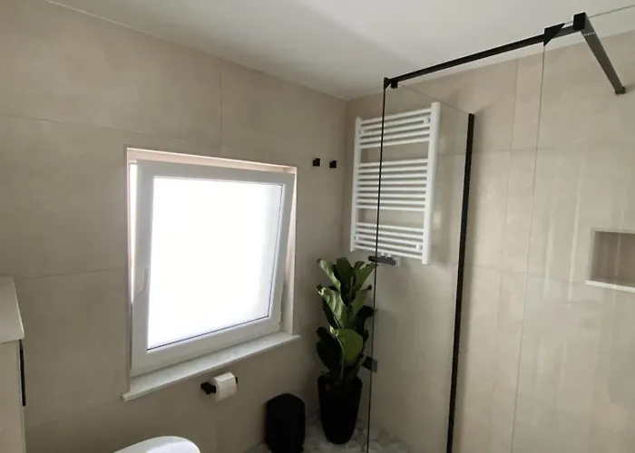 Ami's House Castle View